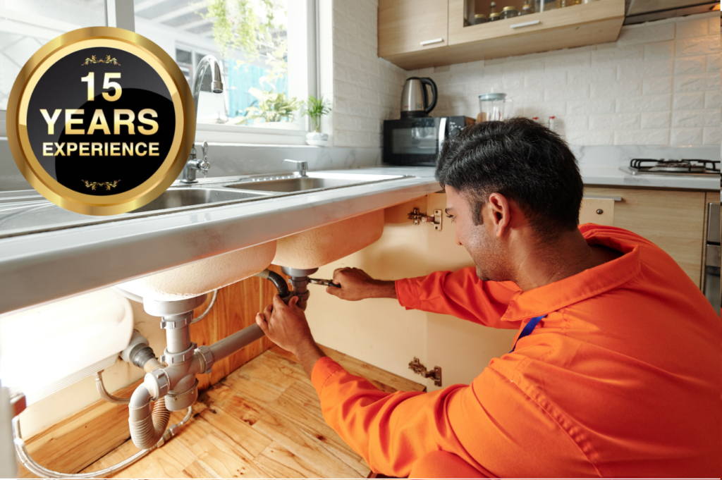 Professional plumber in Puchong Selangor repairing pipes