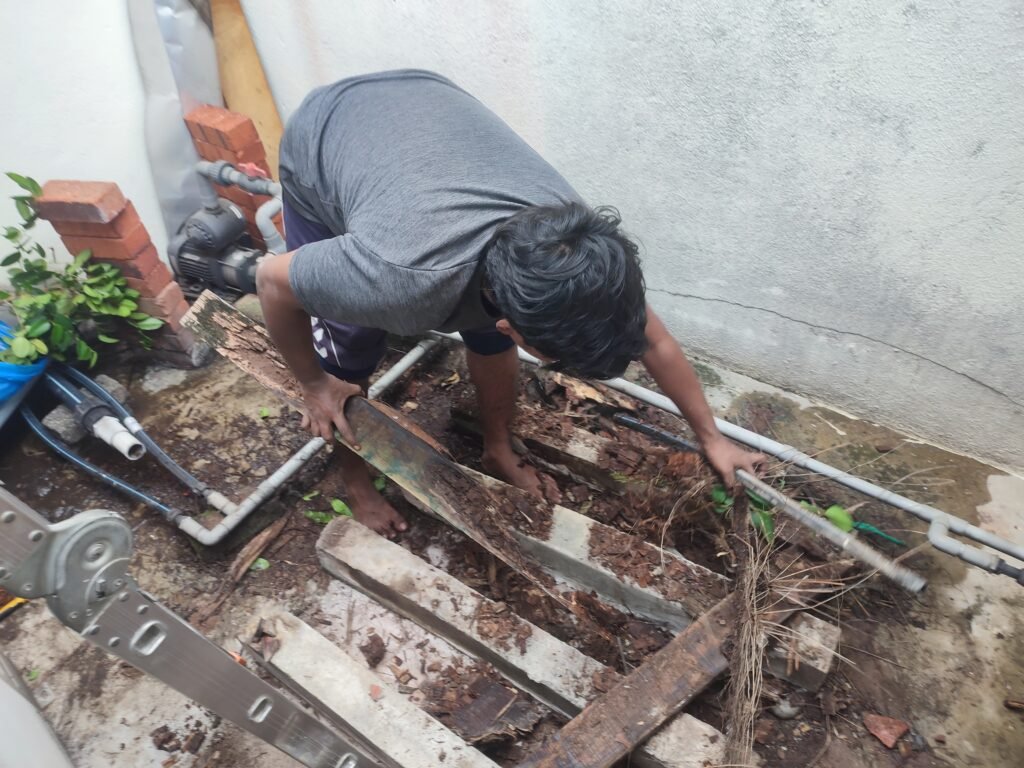 Emergency plumber repairing a water leak in Puchong